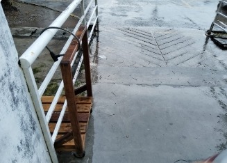 Tidak Dibenarkan Meletak Barangan Peribadi Di Laluan Keluar Masuk